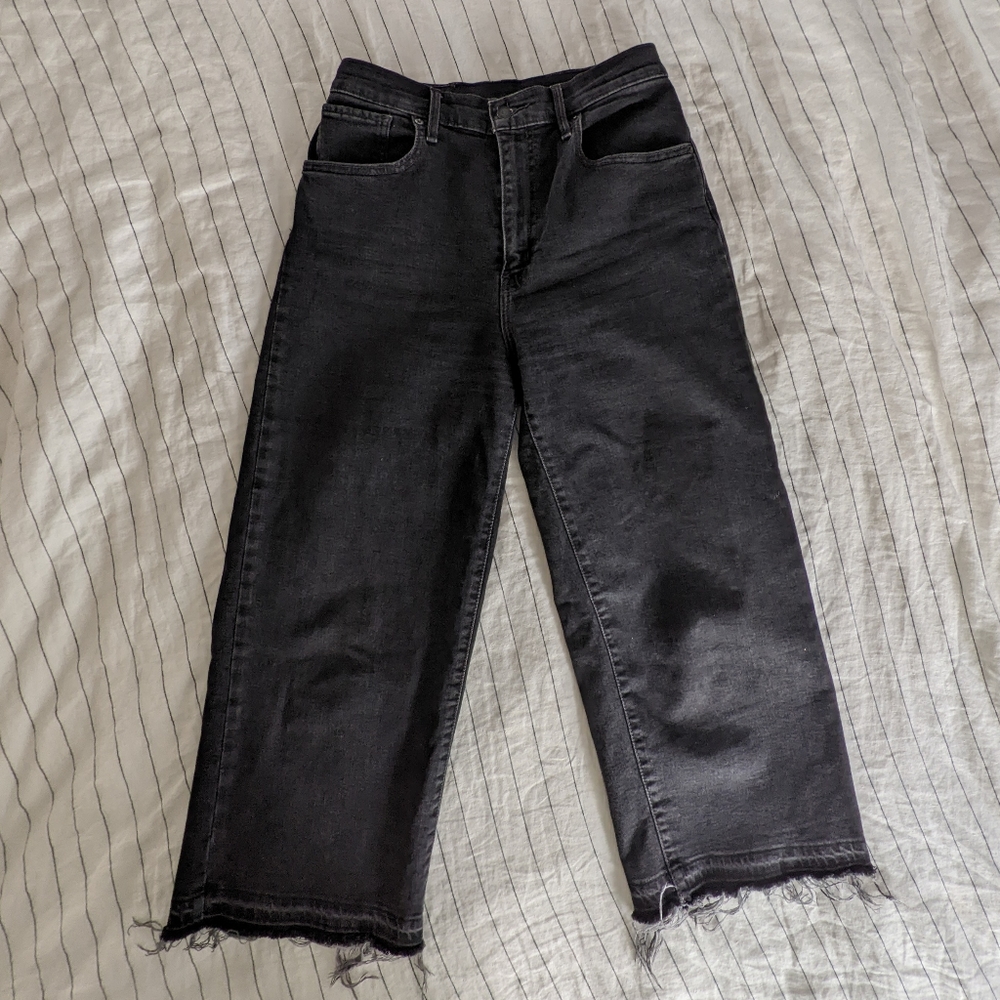 Levi's- cropped straight legged jeans